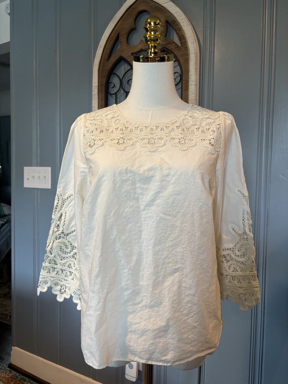 Talbots Old Money Heritage PM Ivory Solid Lace on Yoke &Sleeve Round Neck Blouse